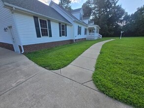 6151 Harrisontown Rd in Rocky Mount, NC - Building Photo - Building Photo