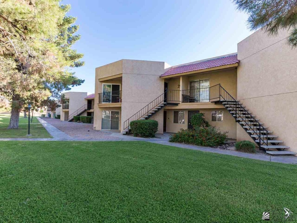 10642 S Camino Del Sol in Yuma, AZ - Building Photo