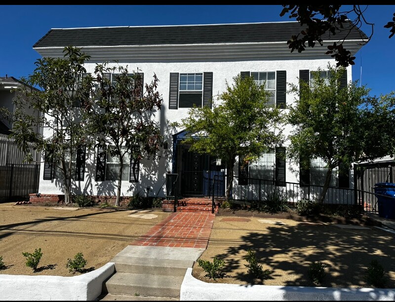 227 N Adams St in Glendale, CA - Building Photo