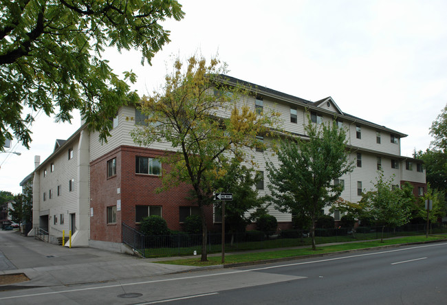 Hilyard House Apartments in Eugene, OR - Building Photo - Building Photo