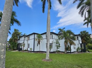 Arvelee Apartments in Ft. Myers, FL - Building Photo - Building Photo