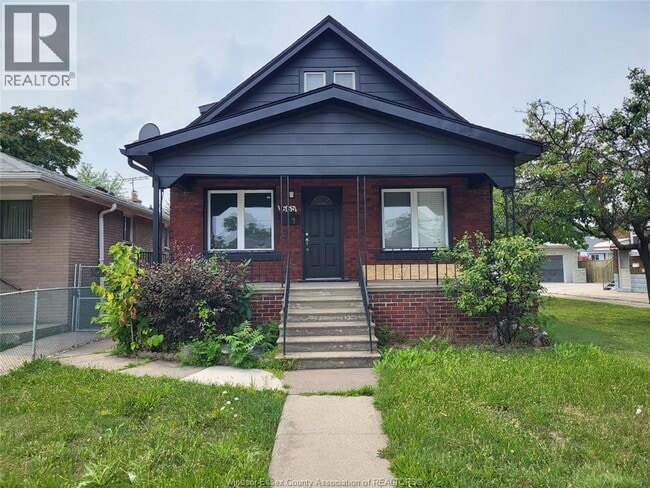 1665 PARENT-Main Floor in Windsor, ON - Building Photo - Building Photo
