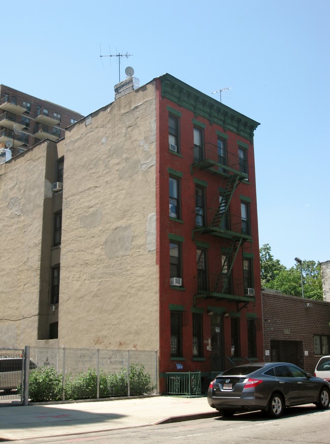 890 Bergen St in Brooklyn, NY - Building Photo - Building Photo