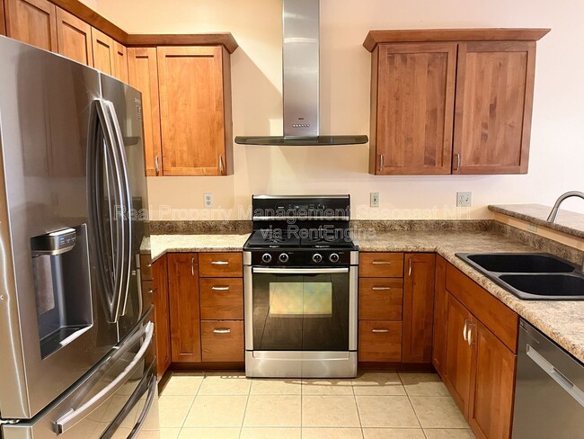 37 French Cross Rd in Dover, NH - Building Photo - Building Photo