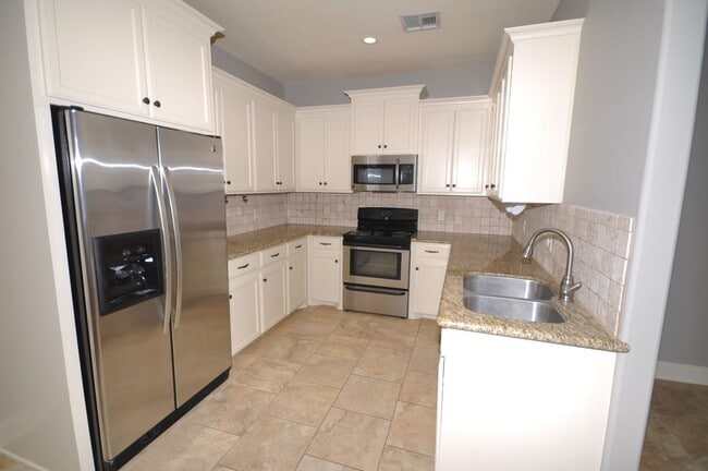 417 Chavanne St in Lake Charles, LA - Building Photo - Building Photo