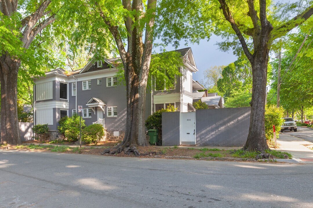 880 Charles Allen Dr NE in Atlanta, GA - Building Photo