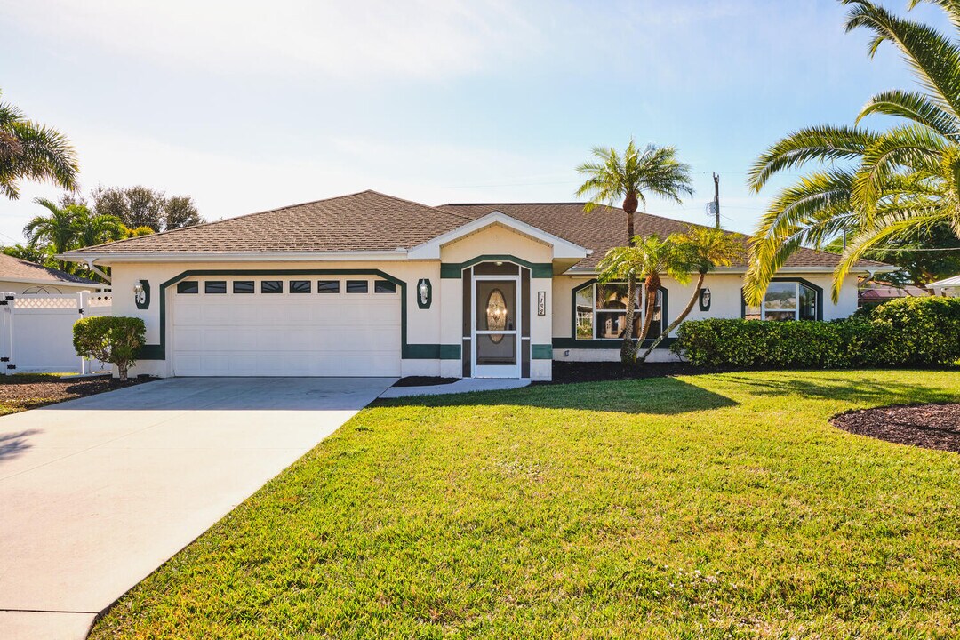 132 SE 19th Ter in Cape Coral, FL - Building Photo