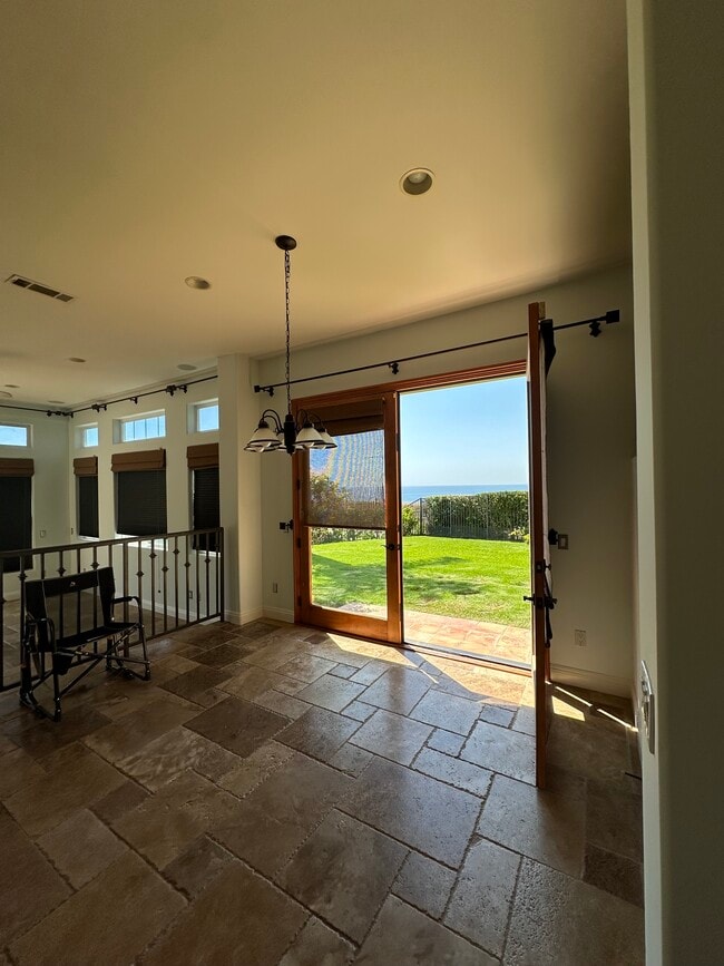 6462 Lunita Rd in Malibu, CA - Building Photo - Building Photo