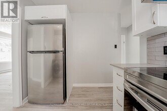 76 John St in Barrie, ON - Building Photo - Building Photo