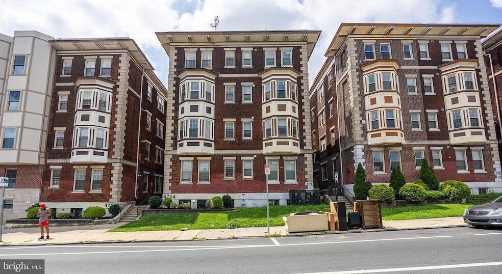 4706 Chestnut St, Unit 2A in Philadelphia, PA - Building Photo