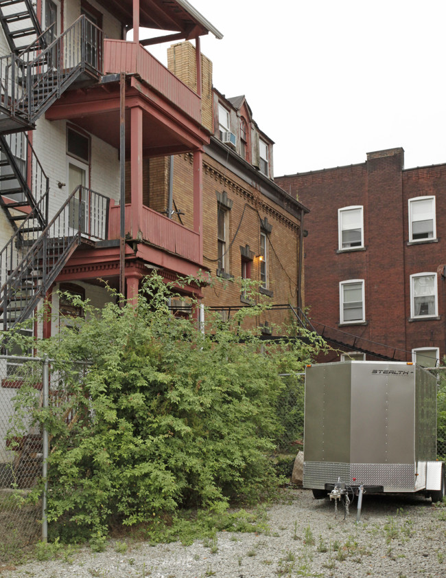 208 S Winebiddle St in Pittsburgh, PA - Foto de edificio - Building Photo