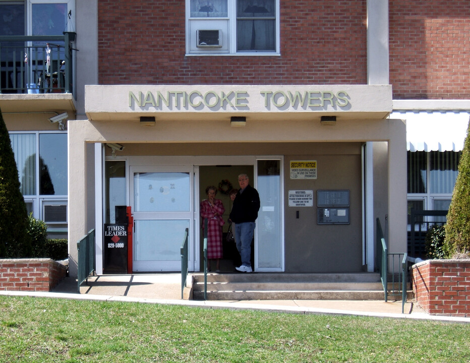 Nanticoke Towers in Nanticoke, PA - Foto de edificio