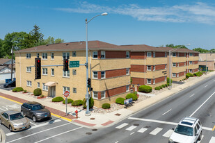 Coachlight Courts in Forest Park, IL - Building Photo