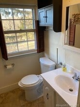 43 Schoolhouse Ln in East Hampton, CT - Building Photo - Building Photo