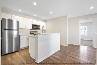 4947 Stratford Pine Ln in Dublin, OH - Building Photo - Building Photo