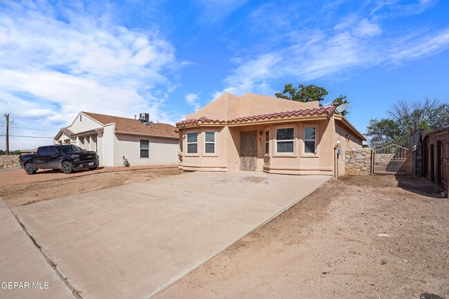 871 Luisa Guerra Dr in San Elizario, TX - Building Photo - Building Photo