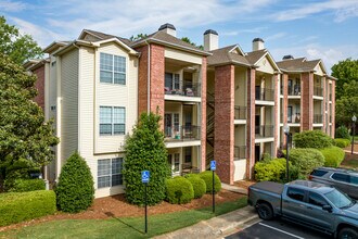 The Fairways at Piper Glen Apartments in Charlotte, NC - Foto de edificio - Building Photo