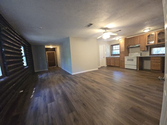 1099 W Hall Ave in Slidell, LA - Building Photo - Building Photo