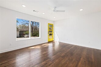 568 E Rebecca St in Fayetteville, AR - Building Photo - Building Photo