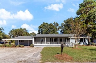 1106 Bullard St in Elizabethtown, NC - Building Photo