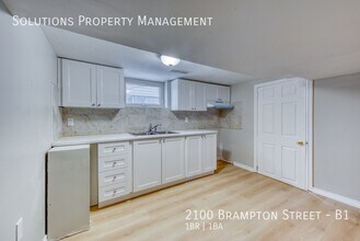 2100 Brampton St in Hamilton, ON - Building Photo - Building Photo