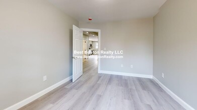 3 Harris Rd in Medford, MA - Building Photo - Building Photo