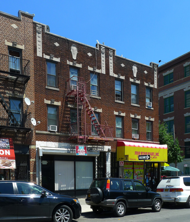 40-13 104th St in Flushing, NY - Building Photo