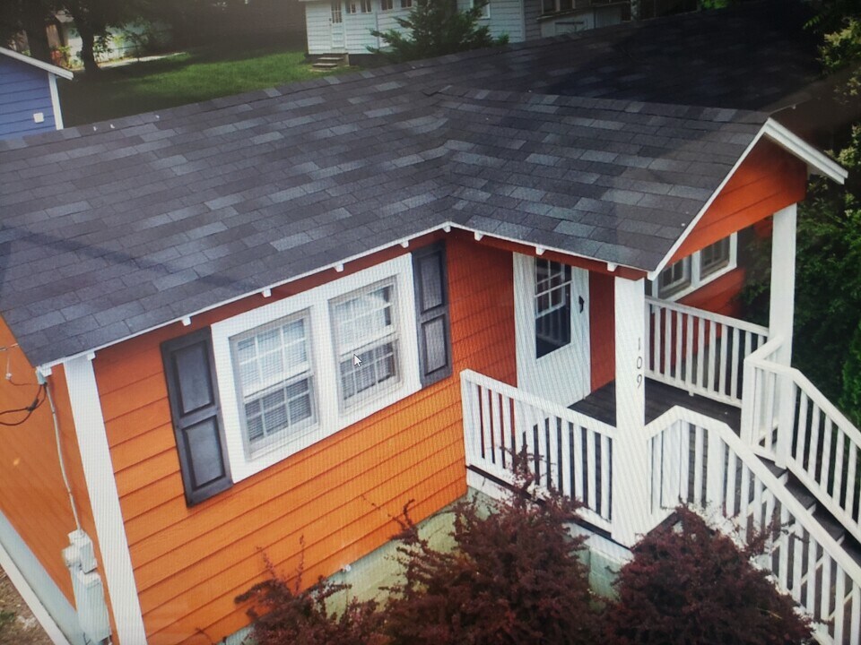 109 Dog Day Dr in Cramerton, NC - Building Photo