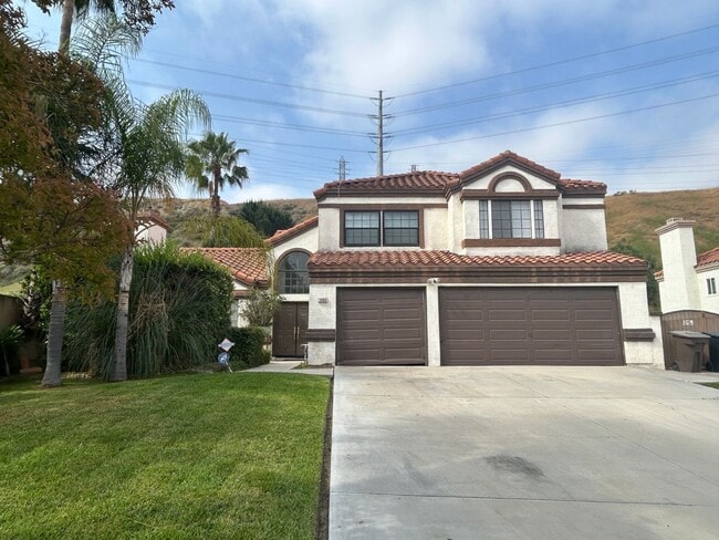 property at 3068 Prado Ln