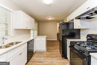 5613 Woodland Dr in Acworth, GA - Building Photo - Building Photo