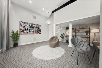 300 N Ogden Ave in Chicago, IL - Building Photo - Building Photo