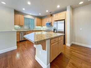 565 Holthouse Terrace in Sunnyvale, CA - Building Photo - Building Photo