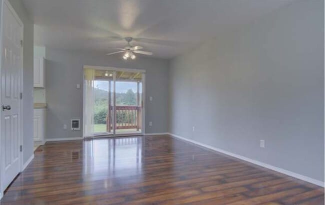 1641 Bowmont Ave, Unit 1641 Bowmont Ave in Kelso, WA - Foto de edificio - Building Photo