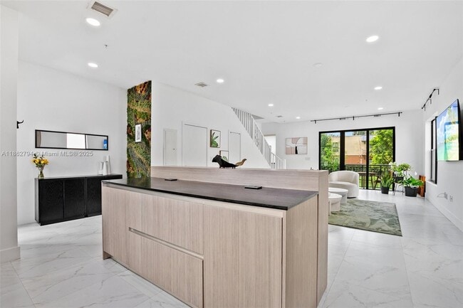 6146 SW 36th Ct in Miramar, FL - Foto de edificio - Building Photo