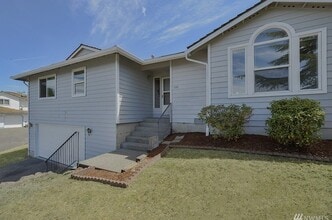 1844 S 250th Pl in Des Moines, WA - Building Photo - Building Photo