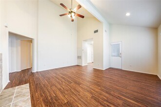1304 Danbury Square in Austin, TX - Building Photo - Building Photo