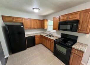 1613 N Ponca Dr in Independence, MO - Building Photo - Building Photo