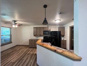 306 Lux Dr in Robinson, TX - Foto de edificio - Building Photo