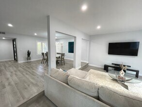 7842 W 79th St in Playa Del Rey, CA - Building Photo - Building Photo