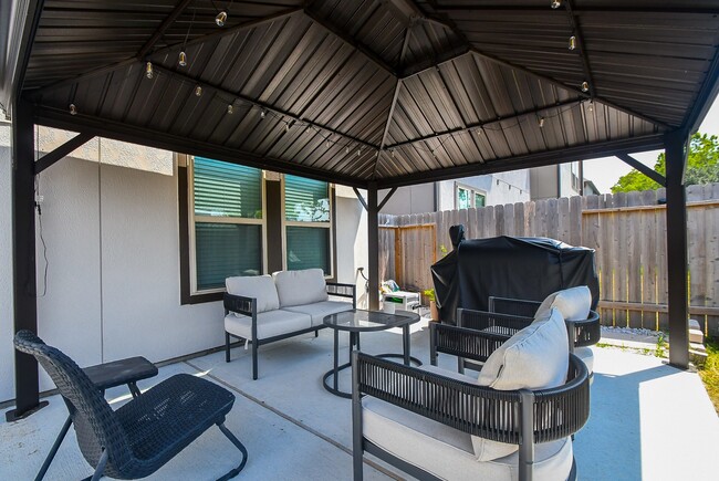4007 Centre Glen Dr