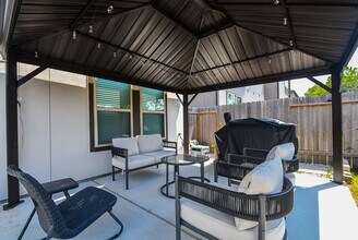 4007 Centre Glen Dr in Houston, TX - Foto de edificio - Building Photo