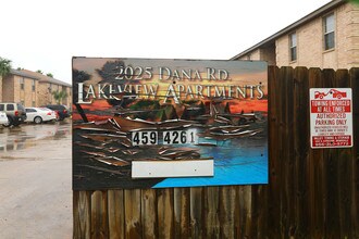 Lakeview Apartments in Brownsville, TX - Building Photo - Building Photo