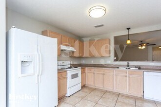 2610 Whitewood Rd in Mulberry, FL - Foto de edificio - Building Photo