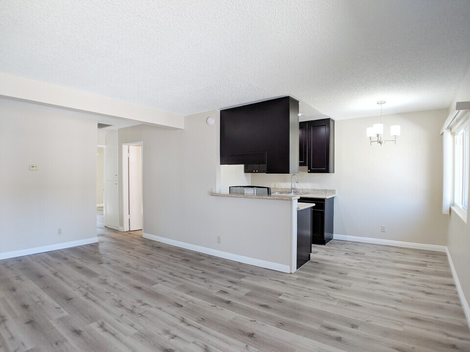 2841 Montrose Ave in Glendale, CA - Building Photo