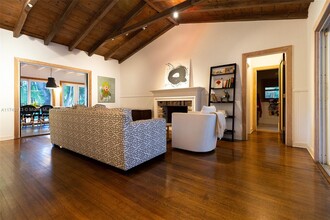 5671 Banyan Trl in Coral Gables, FL - Foto de edificio - Building Photo