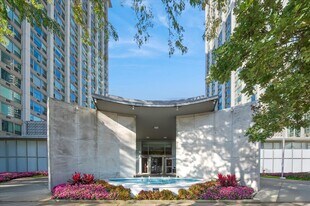 3600 N Lake Shore Dr in Chicago, IL - Building Photo