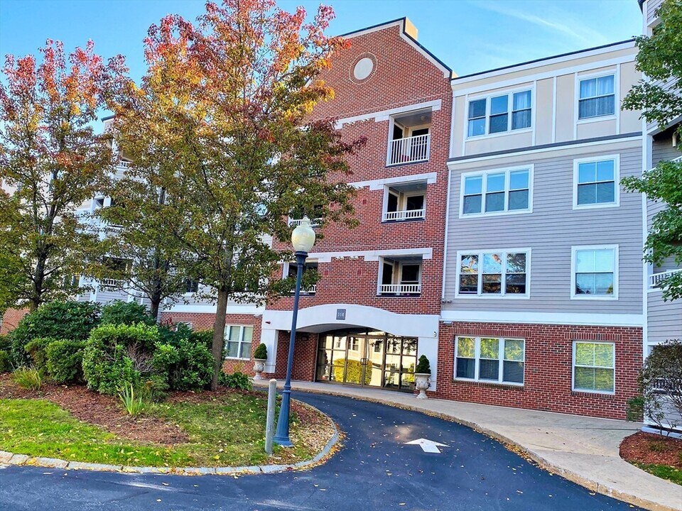 318 Rindge Ave in Cambridge, MA - Building Photo