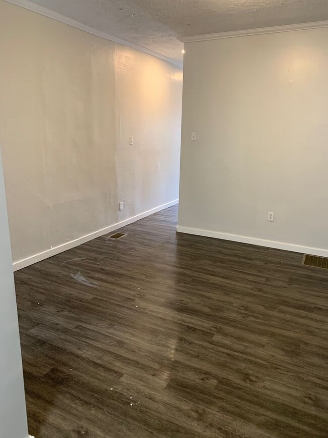 814 Ernie St in Pittsburgh, PA - Building Photo - Building Photo