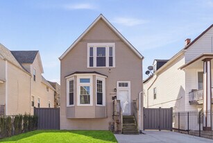 3645 W McLean Ave in Chicago, IL - Building Photo