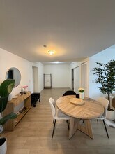 615 NE 25th St, Unit B1 in Miami, FL - Foto de edificio - Building Photo